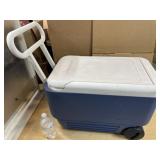 38qt IGLOO WHEELIE Cooler w/Handle & Wheels