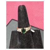 Ring sze 9 w/ green stone woman type