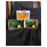 Lot of 3 John Deere tractors/crawler diecast