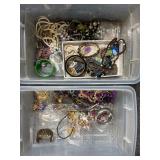 Vintage & modern fashion and costume jewelry