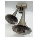 Vintage Hadley dual air horns