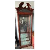 Lighted side entry display cabinet