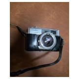 Vintage Hi-Matic 9 camera. T7