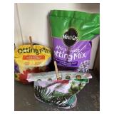 Miracle Gro Potting Mix Soil