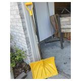Garant Snow Shovel