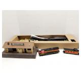 Group of HO scale train items - Locomotive, track,