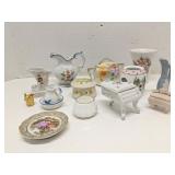 Group of small porcelain decor items