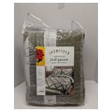 Full/Queen Embroidered quilt 86x86