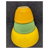 Vintage Pyrex nesting bowls, solid colors set of 3