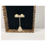 Signed Richelieu - Yellow Gold Tone Metal