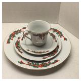 Service 4 Poinsettia & Ribbon Porcelain Dinnerware