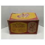 Victorio Strainer no. 200, complete & clean in box