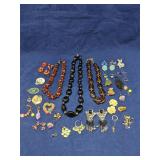 Group of costume/fashion jewelry