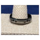 Black & silvertone wedding band w/ Hearts