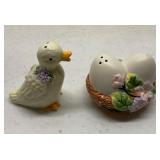 Vtg Avon Springtime Collection Salt & Pepper Set