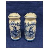 Johnson Bros Tulip Time salt & pepper shakers
