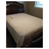Splendid Queen bedspread and shams, white
