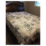 Quuen comforter, sham & matching table cloth