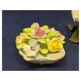 Lot of 3 porcelain flowers / bouquets
