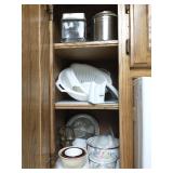 Contents of cabinet - kitchen items