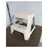 Rubbermaid step stool