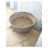Cast iron footed kettle pot, crack