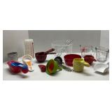 18 Measuring Devices / Mixing Bowl & Beaters