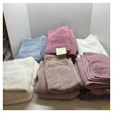 Lot of 8 Over-sized Matching Bath & Hand Towels