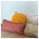 Lot of 4 Throw Pillows