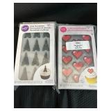 12 Icing Decoration 4 pack