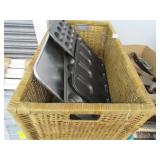 Basket w/Baking Pans