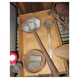 Melting Pot & Spoons, Lead