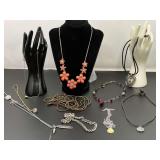Ladies fashion estate jewelry necklaces, approximately 10 pieces, see pictures for details.