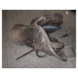 Bordeaux 17-inch Saddle with Stirrups