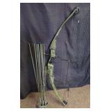 Bear Archery Black Bear Compound Bow with Arrows