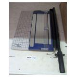 BOSTON NUMBER 26915 15-IN TRIMMER