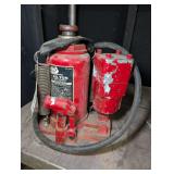 TORIN BIG RED JACKS 20 TON AIR/HYDRAULIC BOTTLE JACK
