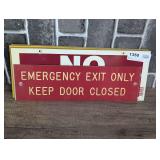 NARROW POSTING SIGNS