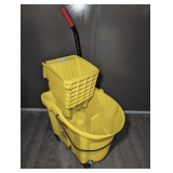 RUBBERMAID COMMERCIAL MOP BUCKET ON CASTERS