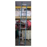WERNER BLUE FIBERGLASS EXTENSION LADDER