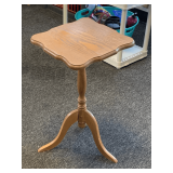 SMALL SQUARE OAK SIDE TABLE/PLANT STAND 21' TALL X 11' SQUARE