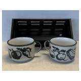 BLACK WOOD BOX 12' X 5' X 3 1/2' WITH PAIR OF LARGE BLACK & WHITE HAND PAINTED SOUP BOWLS