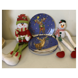 4 CHRISTMAS REINDEER DESSERT PLATES 8' ROUND & 2 SNOWMEN