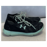 BOYS UNDER ARMOUR SIZE 6 (GENTLY WORN)