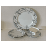 VINTAGE MIKASA FINE CHINA 'BEVILLE' (WHITE WITH PATTERNS OF BLUE ROSES W/ GOLD TRIM) - 5 PLACE SETTING (SMALL CHIP ON BREAD PLATE)