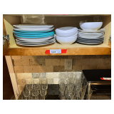 KIT… Shelf lot marked 1095 of content of bottom shelf, includes dinner plates, bowls, and bread/dessert plates. See pictures for details.
