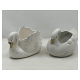 Master… Ceramic swan planters, two pieces, see pictures for details.
