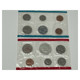1970 United States Bureau of the Mint Uncirculated Coin Set with silver (40%) Kennedy half dollar.