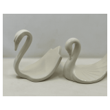 Master… Ceramic swan towel holders, two pieces, see pictures for details.