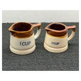 Two-toned stoneware measuring cups, two pieces, see pictures for details.